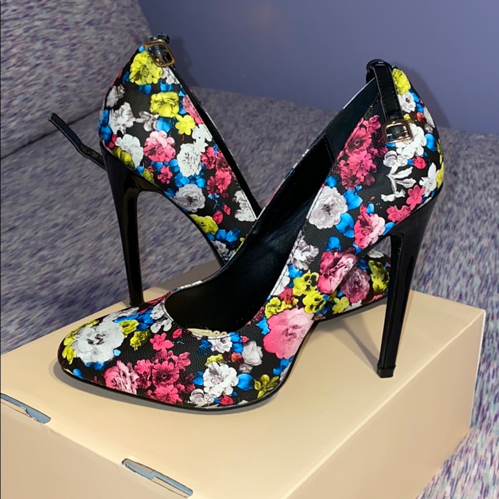 Floral Pumps
